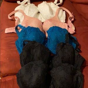 Bras 4 are 38D, and 1 is a 38C. All together sell